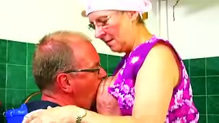 Putzfrau in der Kueche gefickt